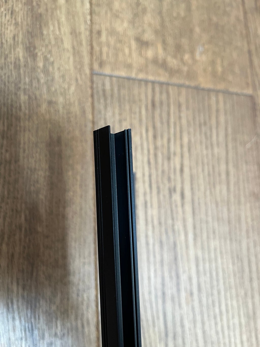 LED-profil till akustikpanel i perfekta mått