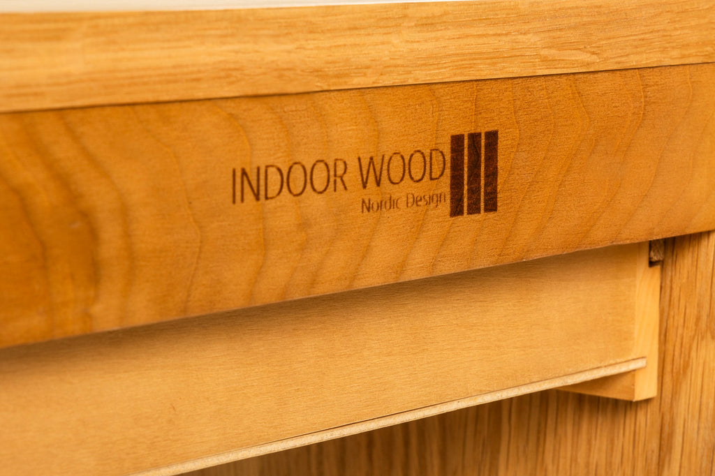 Nattduksbord i massiv Ek