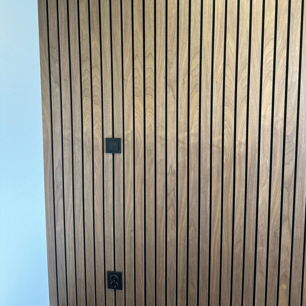 Sänggavel i akustikpanel, höjd 135 cm, bredd 245 cm, träslag BRED valnöt