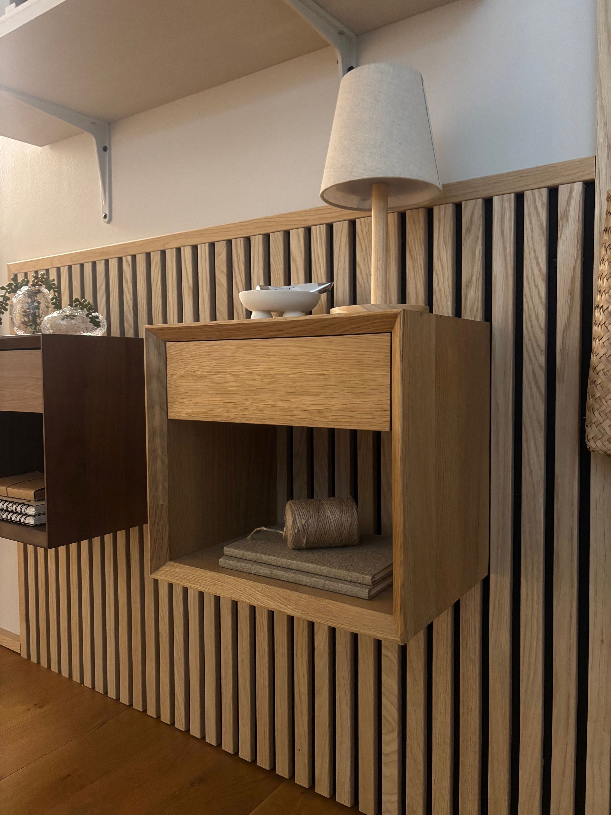 Nattduksbord i massiv Ek