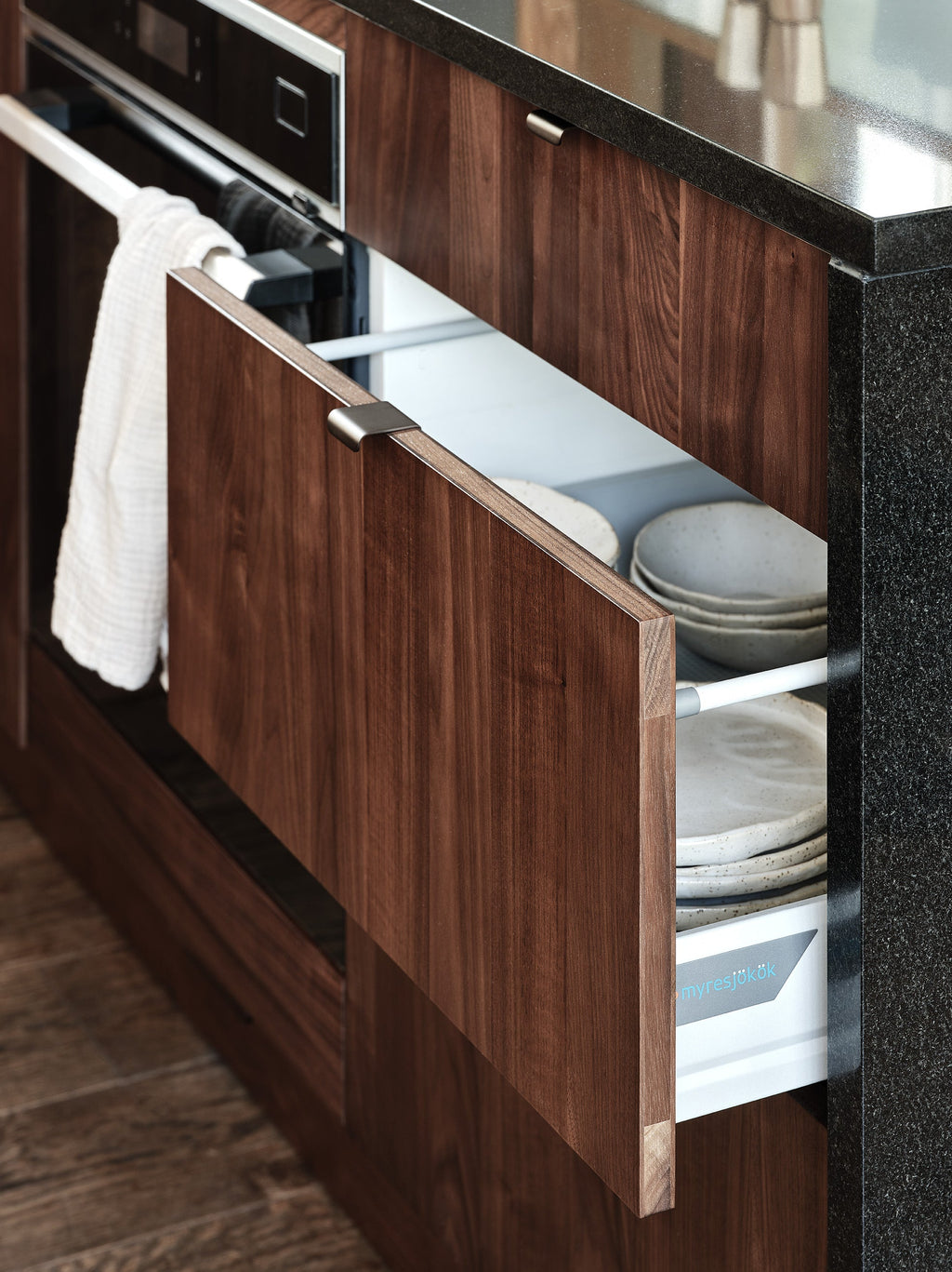 Måttbeställ kök - Valnöt