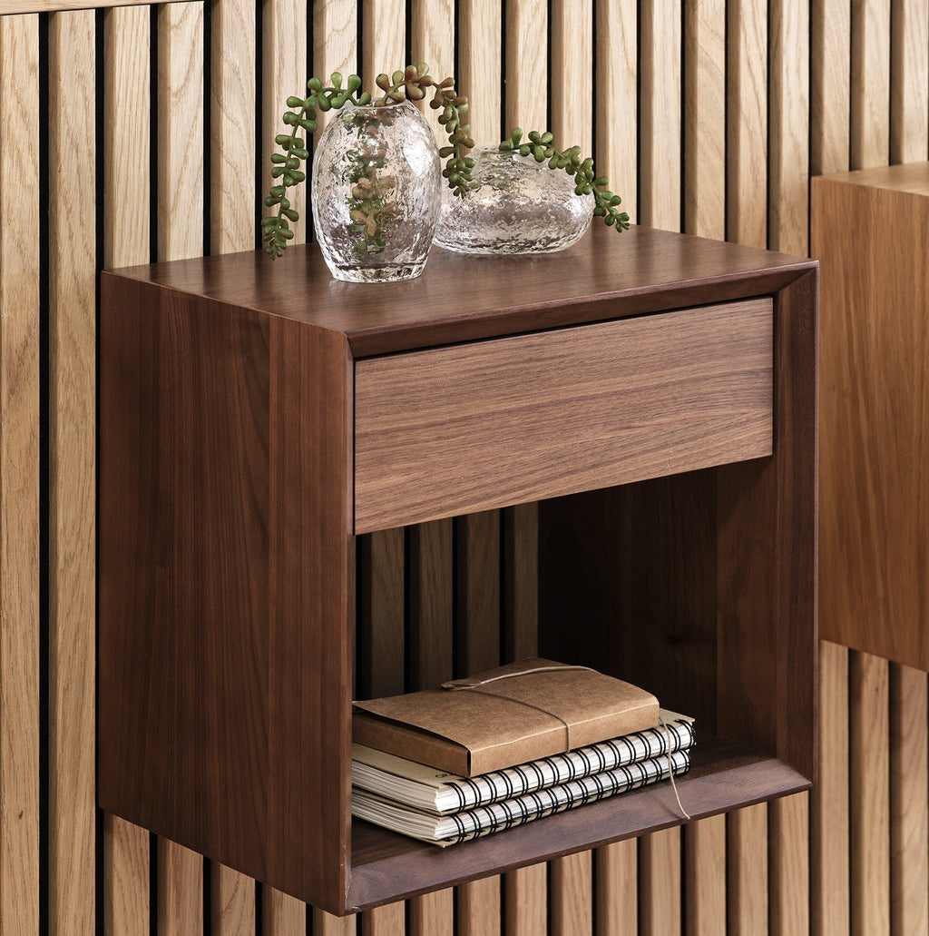 Nattduksbord i massiv Valnöt