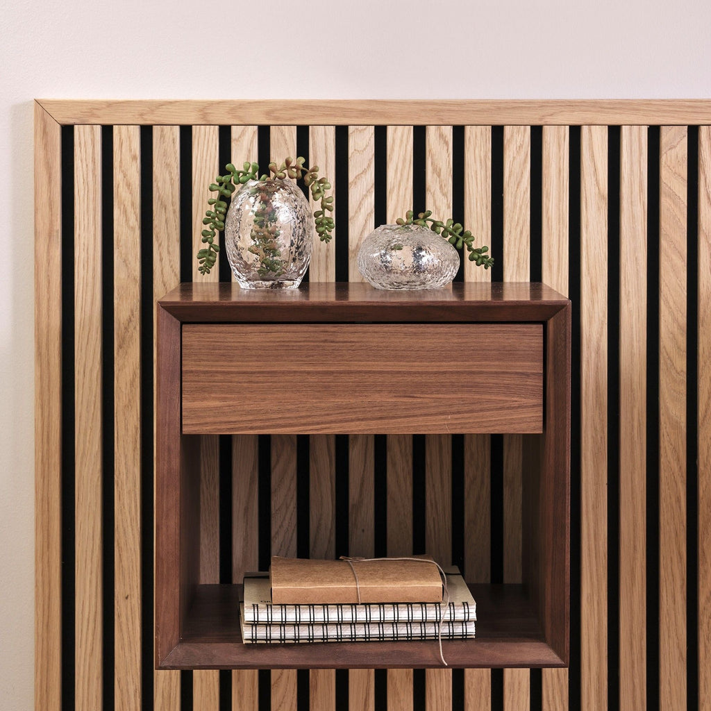 Nattduksbord i massiv Valnöt