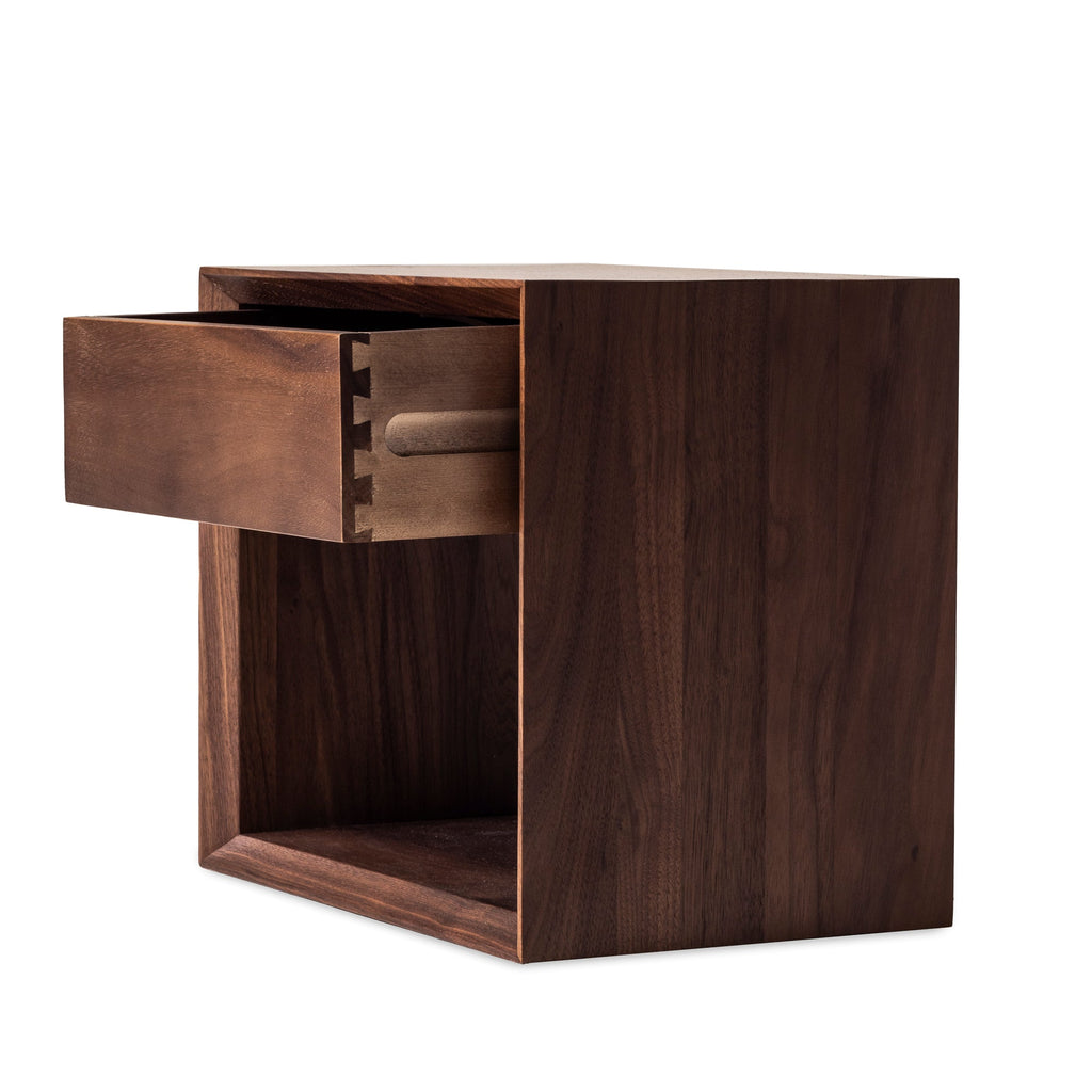 Nattduksbord i massiv Valnöt